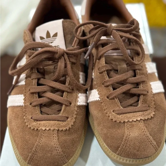 Adidas BRMD Brown Sneakers with Sandy Pink Stripes - Picture 3 of 12